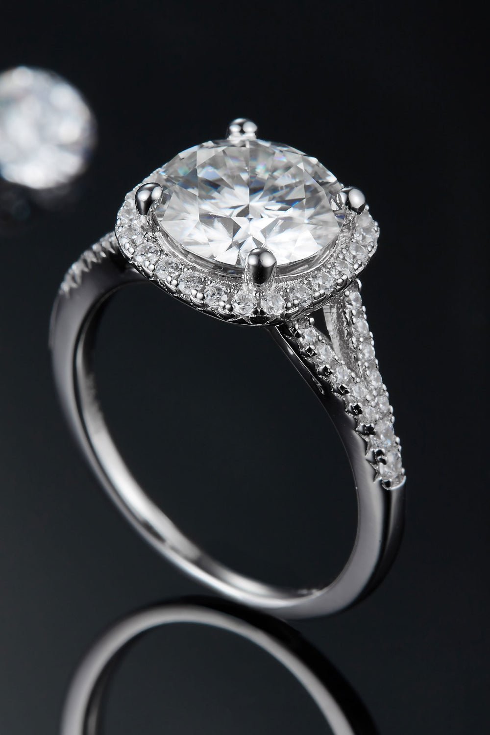 3 Carat Moissanite Halo Ring - Zen Allure Beauty®️