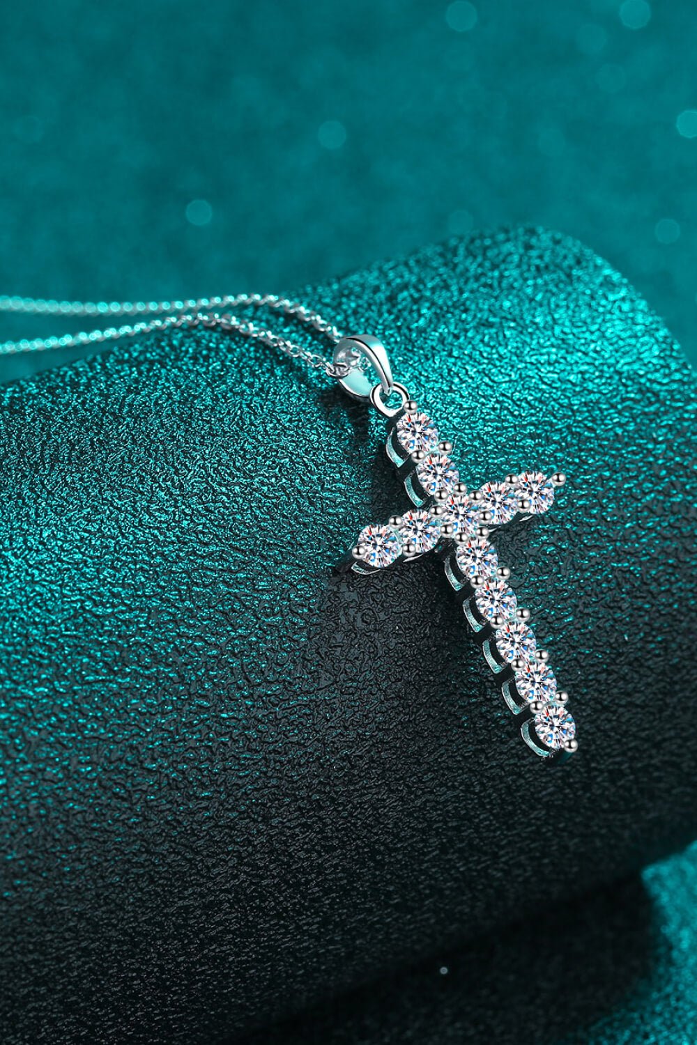 Moissanite Cross Pendant Chain Necklace - Zen Allure Beauty®️